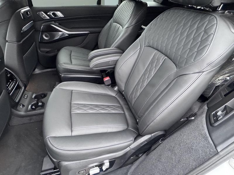 2025 BMW X7 M60iImage 29