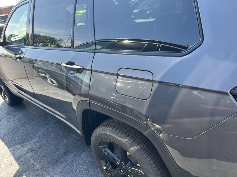 New 2025 Jeep Grand Cherokee L Limited 4x4Image 10