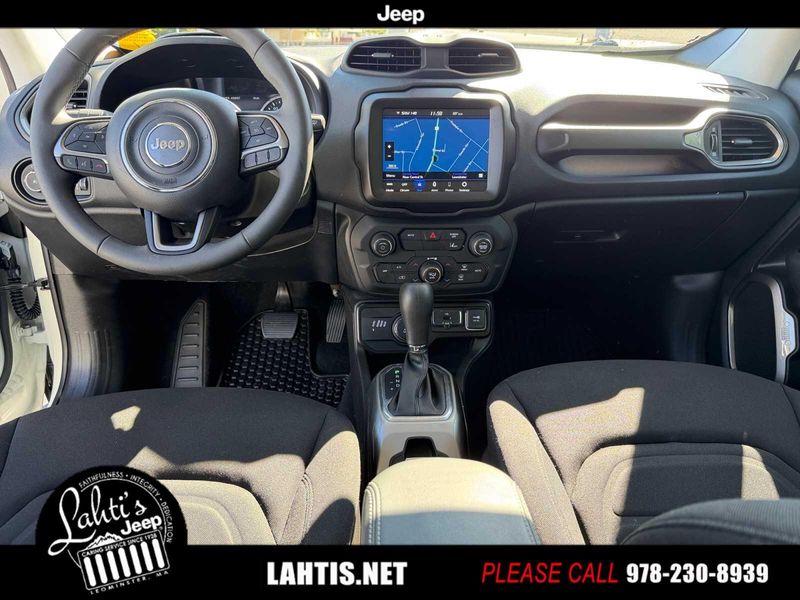 2022 Jeep Renegade Latitude photo 30