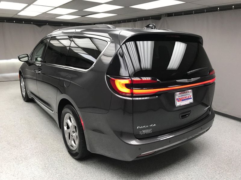 2023 Chrysler Pacifica LimitedImage 16