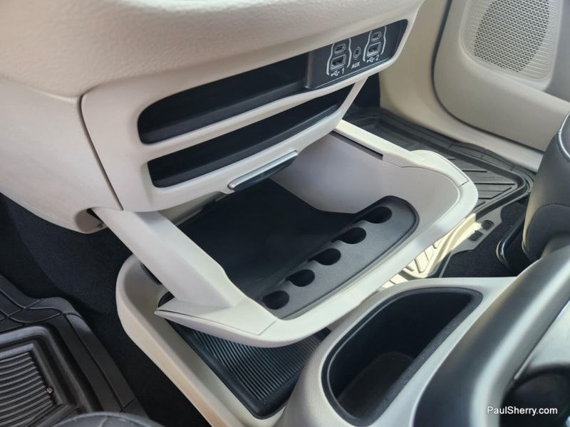 Used 2024 Chrysler Pacifica Touring L