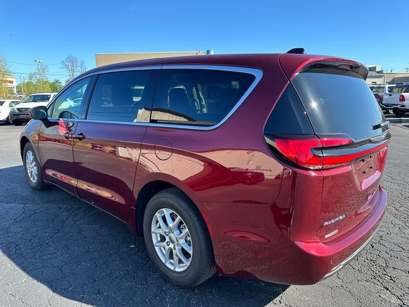 2023 Chrysler Pacifica Touring LImage 15