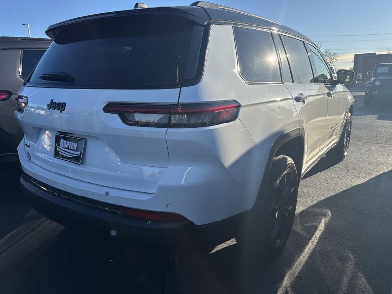 New 2025 Jeep Grand Cherokee L Limited 4x4Image 8