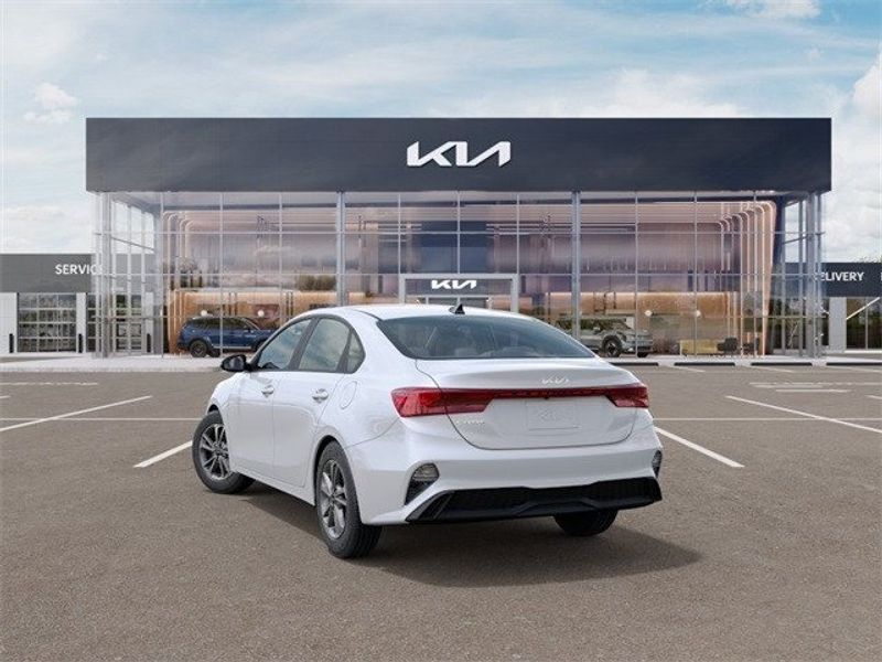 2024 Kia Forte LXSImage 4