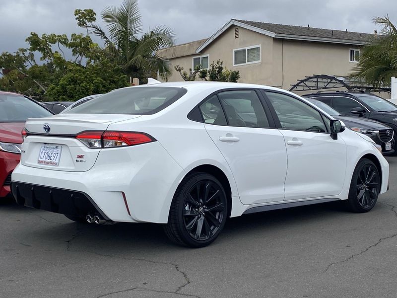 2025 Toyota Corolla SEImage 3