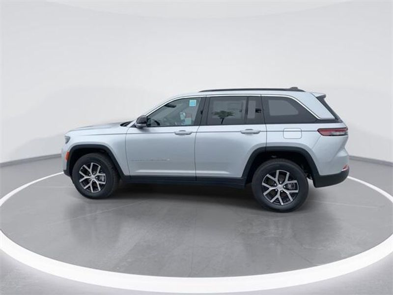 2024 Jeep Grand Cherokee Limited photo 4