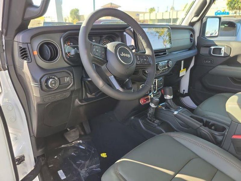 New 2026 Jeep Gladiator Mojave 4x4