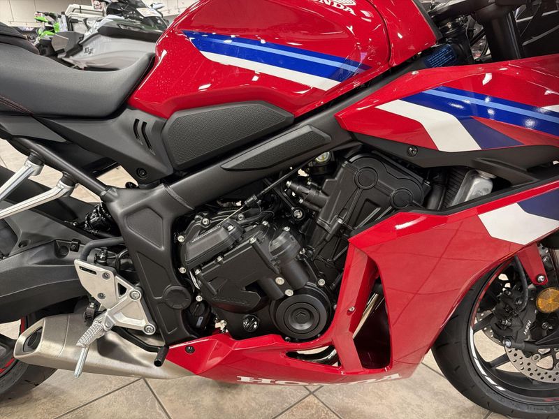 New 2026 Honda CBR650R E-CLUTCH Image 20