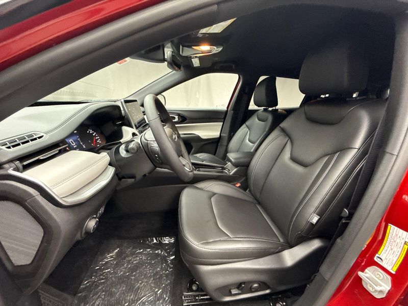 New 2025 Jeep Compass Limited 4x4Image 7