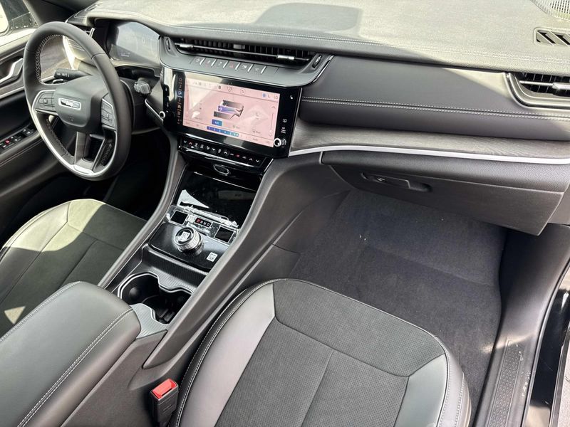 New 2026 Jeep Grand Cherokee Laredo Altitude 4x2