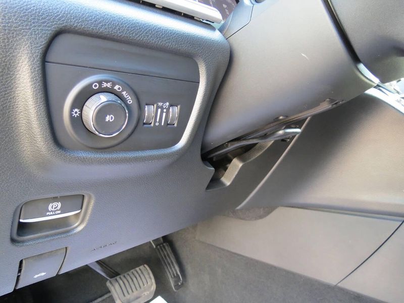 New 2027 Jeep Grand Cherokee Limited 4x4Image 9