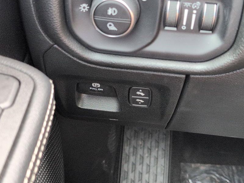 New 2025 RAM 1500 Laramie Crew Cab 4x4 5