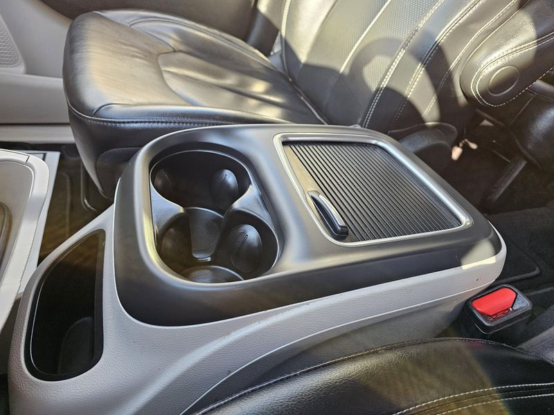 Used 2022 Chrysler Pacifica Touring LImage 15