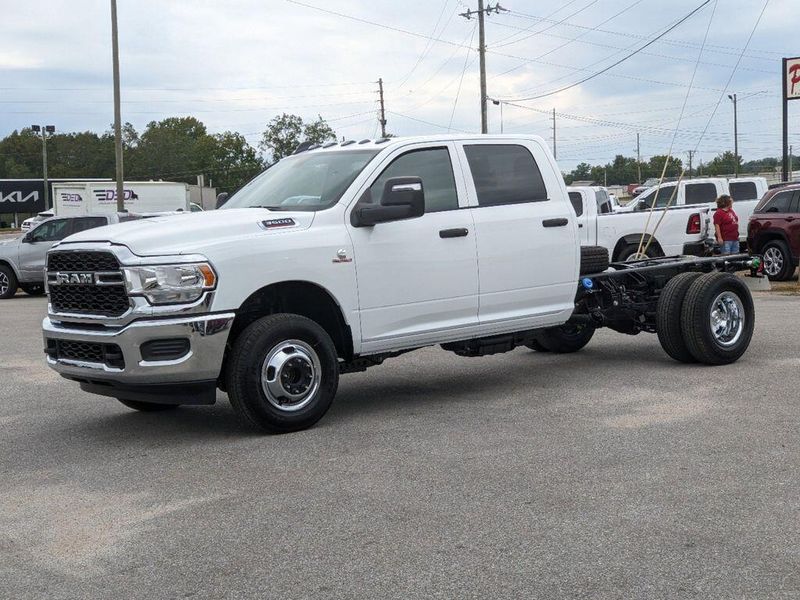 2024 RAM 3500 Tradesman Crew Cab Chassis 4x4 60