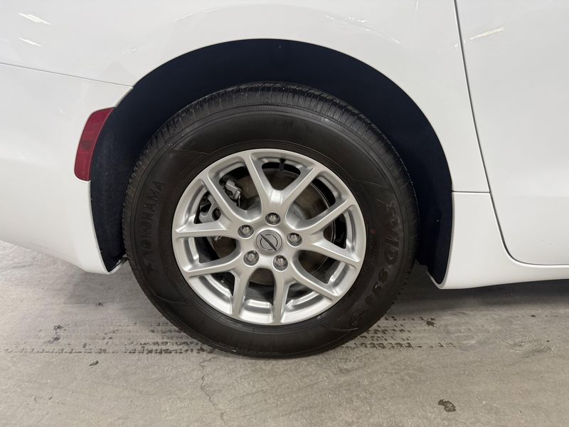 Used 2024 Chrysler Pacifica Touring LImage 8