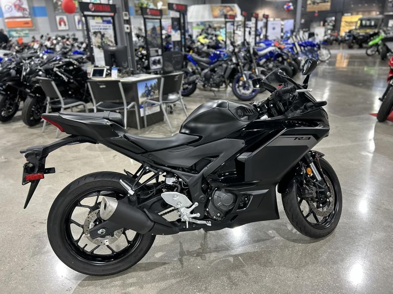 Used 2025 Yamaha YZF-R3 ABS Image 4