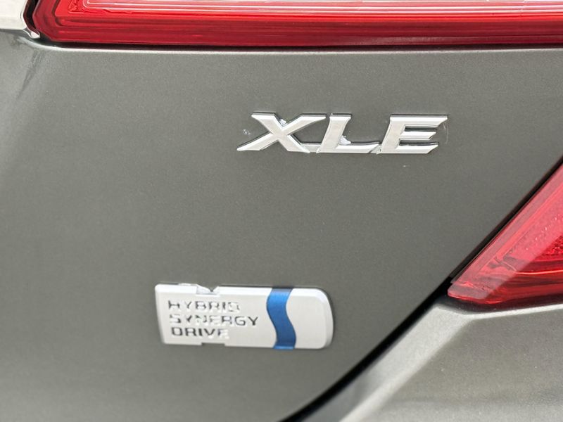 2013 Toyota Camry Hybrid XLEImage 13