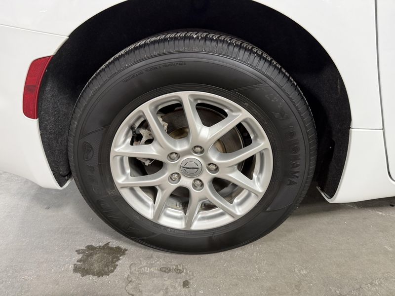 Used 2024 Chrysler Pacifica Touring LImage 7