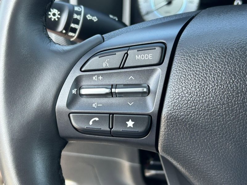 Used 2022 Hyundai Kona LimitedImage 25