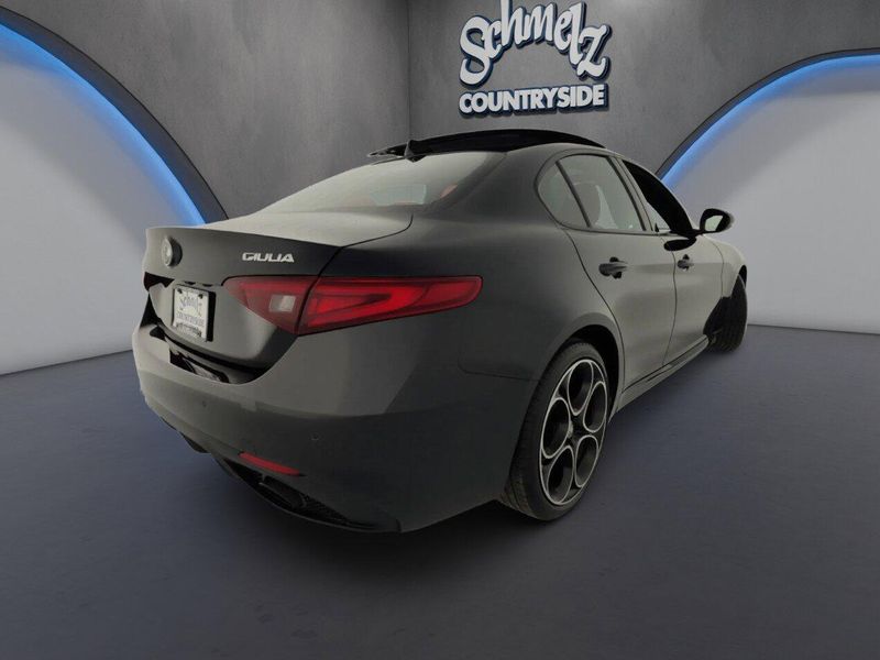 Used 2022 Alfa Romeo Giulia Veloce Premium AWD w/Sunroof/navImage 13
