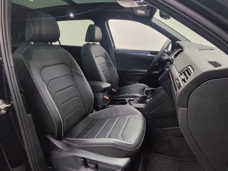 Used 2024 Volkswagen Tiguan AWD SEL R-Line w/Sunroof/NavImage 6