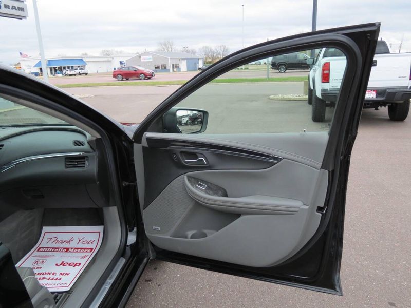 2015 Chevrolet Impala LTZ 4dr Sedan w/2LZImage 31