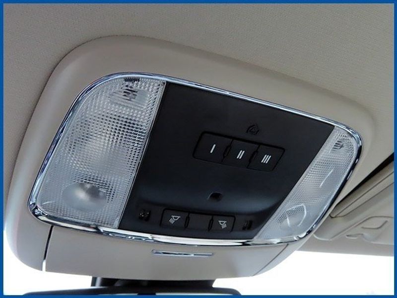 2022 Chrysler 300 TouringImage 20