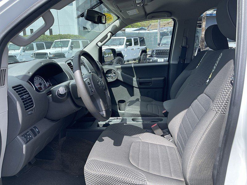 2015 Nissan Xterra 4d SUV 4WD PRO-4X AutoImage 9
