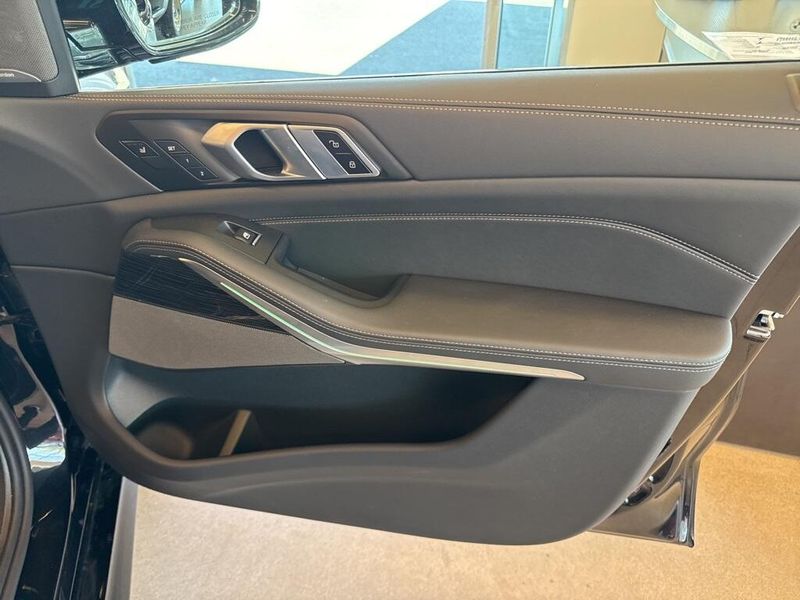 2025 BMW X5 xDrive40i M PACKAGE