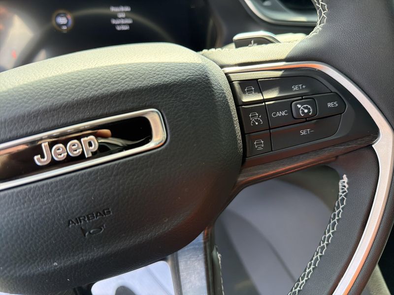 Used 2024 Jeep Grand Cherokee L LimitedImage 32