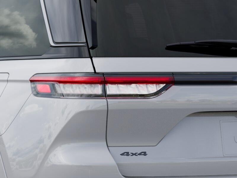 New 2026 Jeep Grand Cherokee Summit 4x4Image 5