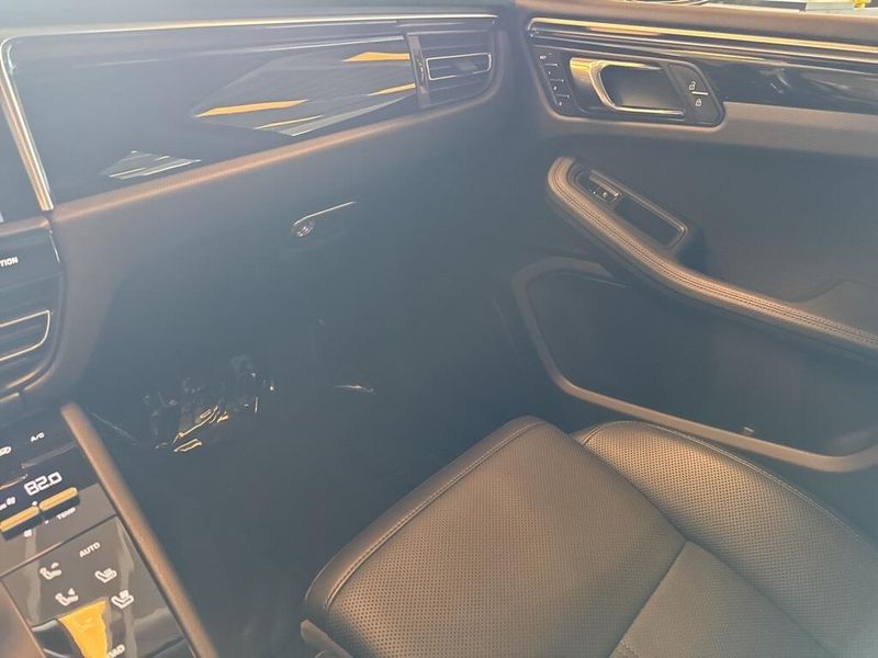 2023 Porsche Macan 