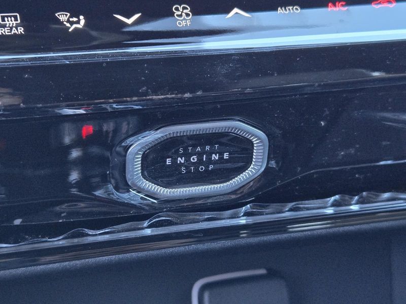 New 2026 Jeep Grand Cherokee Laredo Altitude 4x4