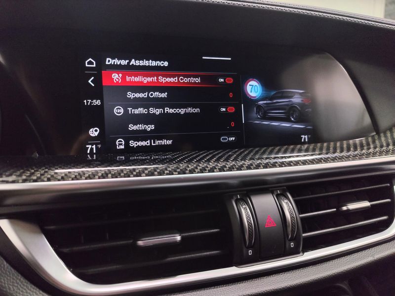 2023 Alfa Romeo Stelvio Quadrifoglio AWD w/Sunroof/ActivImage 24