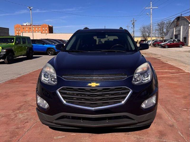 Used 2017 Chevrolet Equinox LTImage 2