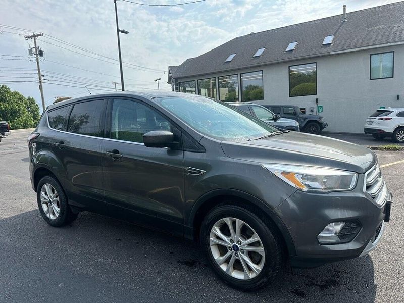 2017 Ford Escape SEImage 1
