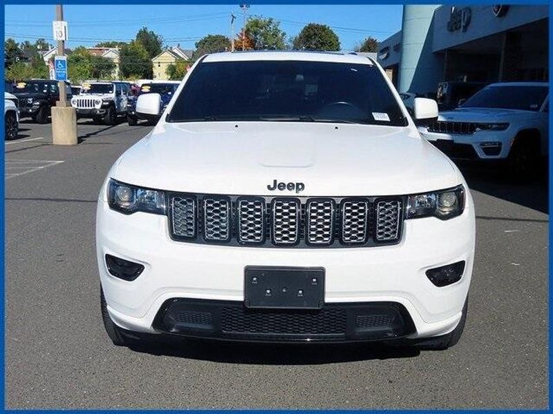 2021 Jeep Grand Cherokee Laredo XImage 3