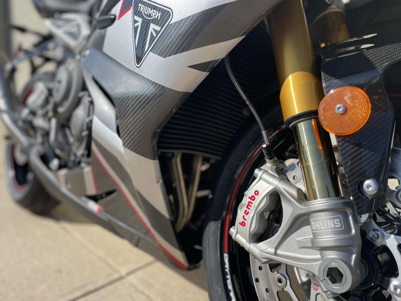 2021 Triumph DAYTONA MOTO 2 Image 8