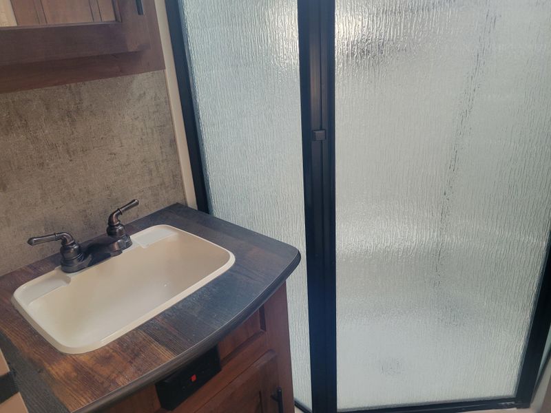 Used 2019 OUTDOORS RV MOUNTAIN SERIES Image 11