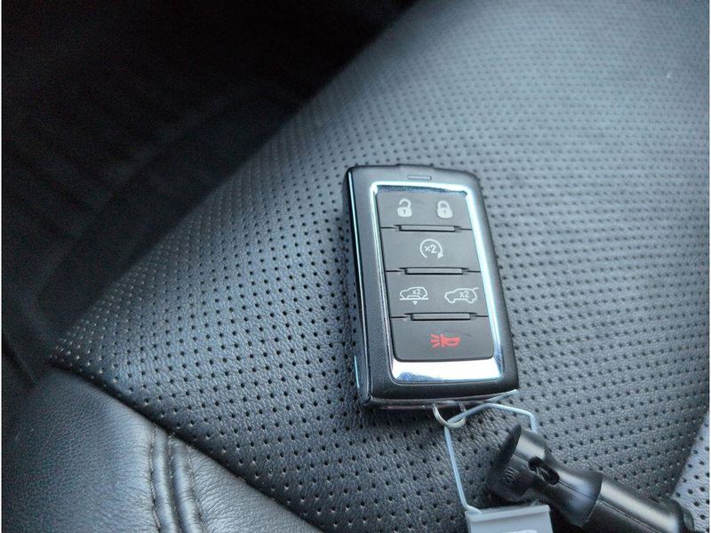 2023 Jeep Wagoneer L Series IIIImage 19