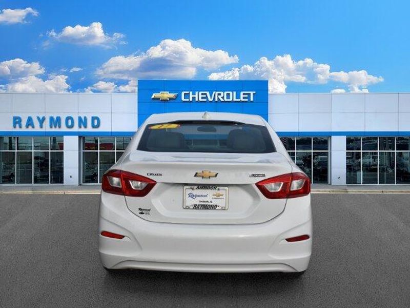 Used 2017 Chevrolet Cruze PremierImage 5