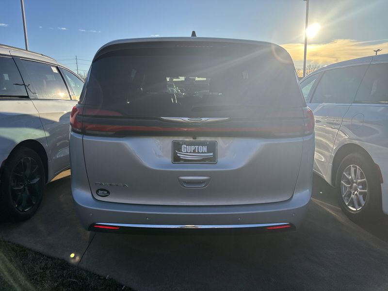 New 2026 Chrysler Pacifica SelectImage 7