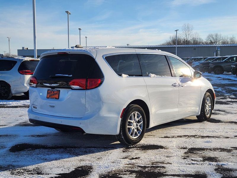 New 2026 Chrysler Voyager Lx