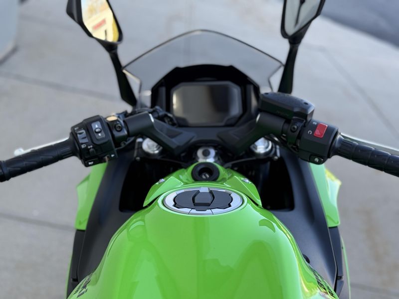 2025 Kawasaki NINJA 650 KRT Edition ABSImage 2