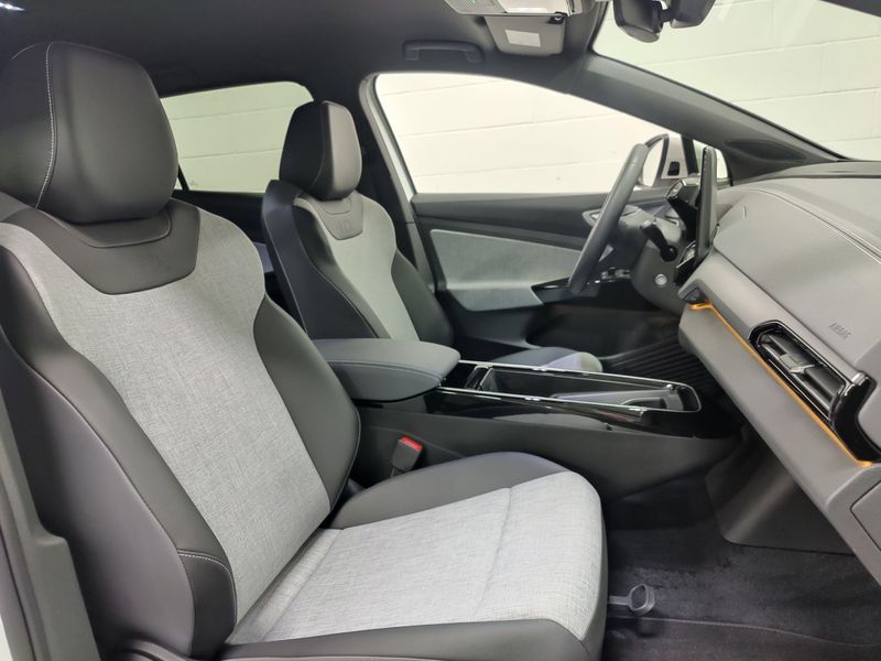2023 Volkswagen ID.4 62kW All ElectricImage 4