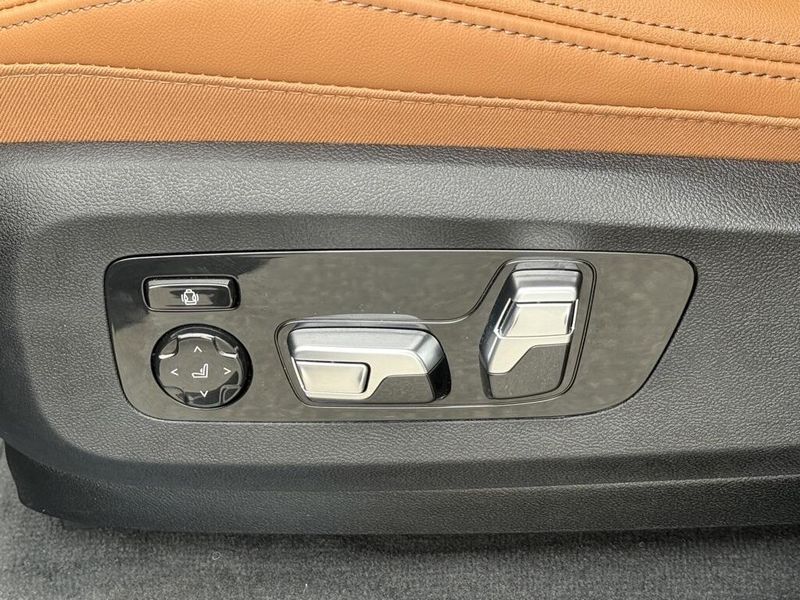 2025 BMW X7 xDrive40iImage 22