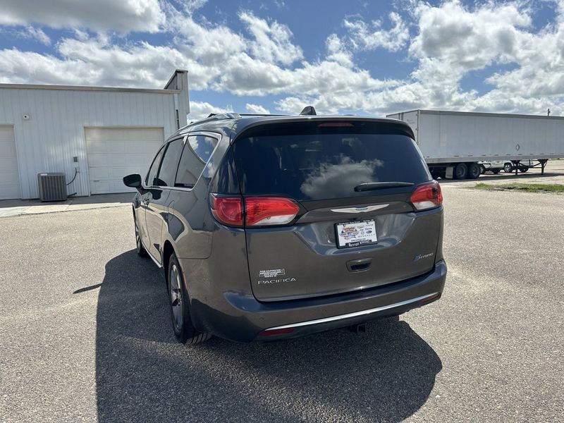 2018 Chrysler Pacifica Hybrid LimitedImage 28