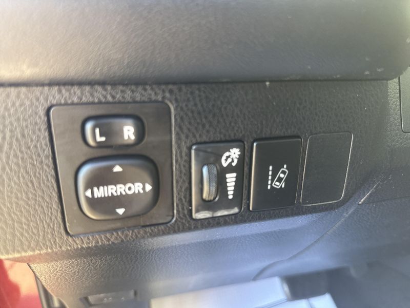 Used 2018 Toyota RAV4 Hybrid XLEImage 29