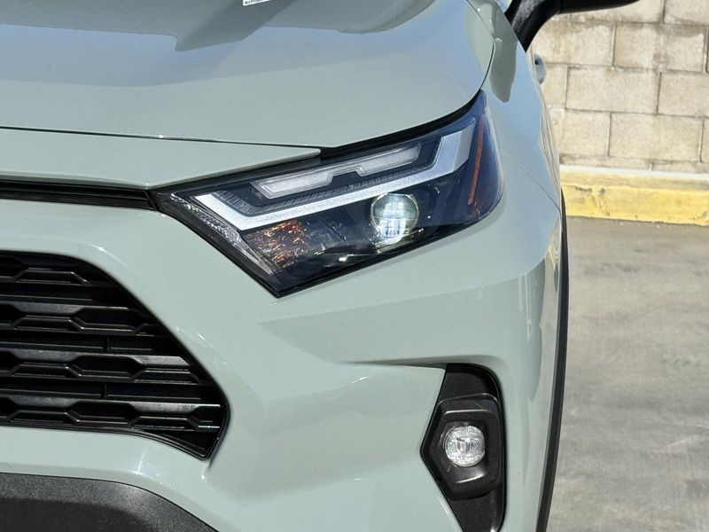 2022 Toyota RAV4 Hybrid XLEImage 7