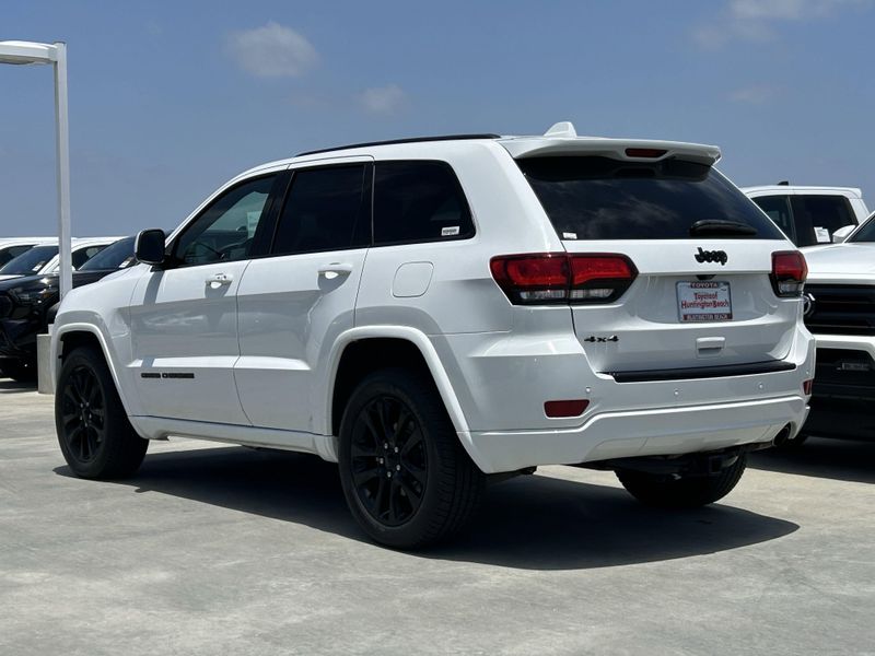 Used 2018 Jeep Grand Cherokee AltitudeImage 5